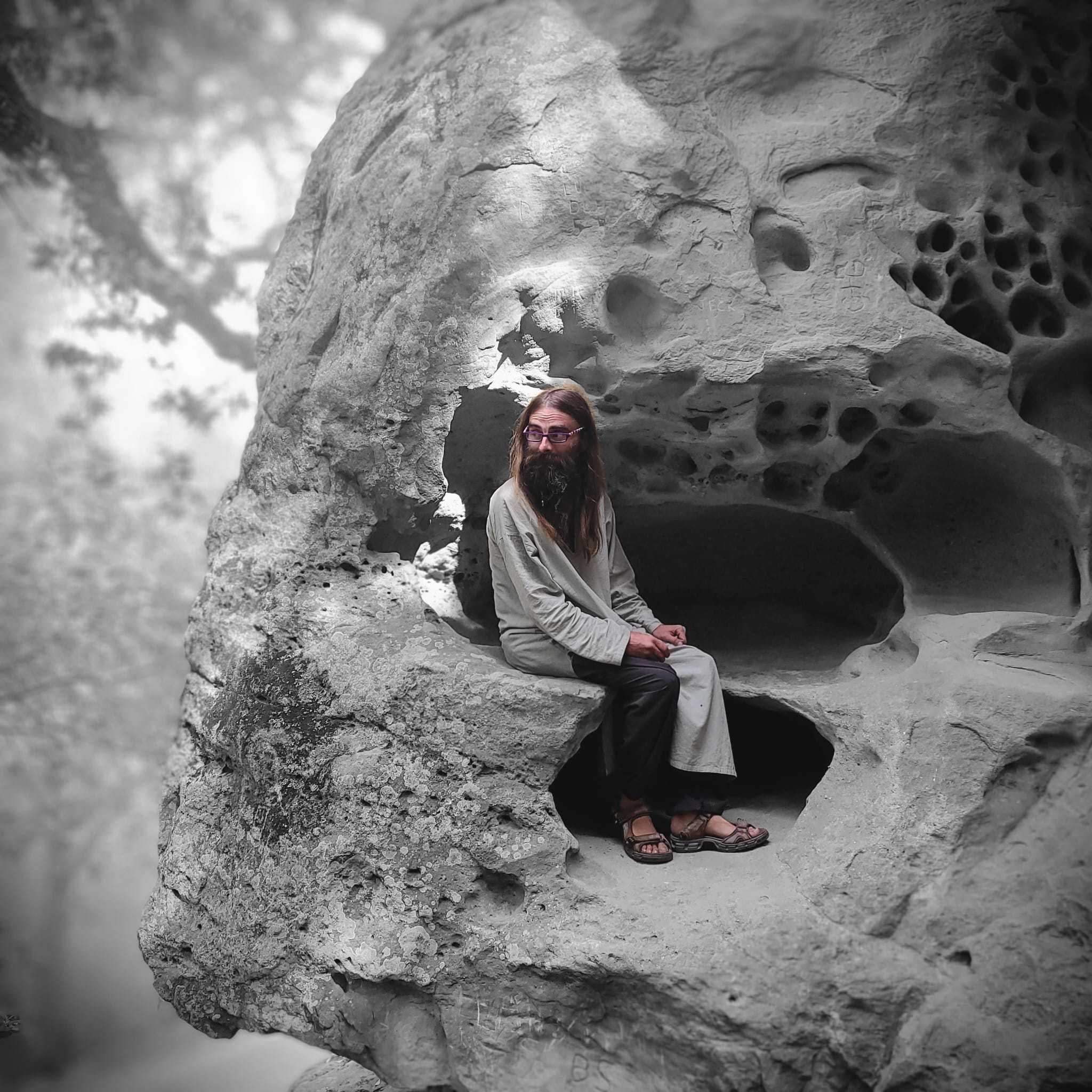 SmiLee among stone formations